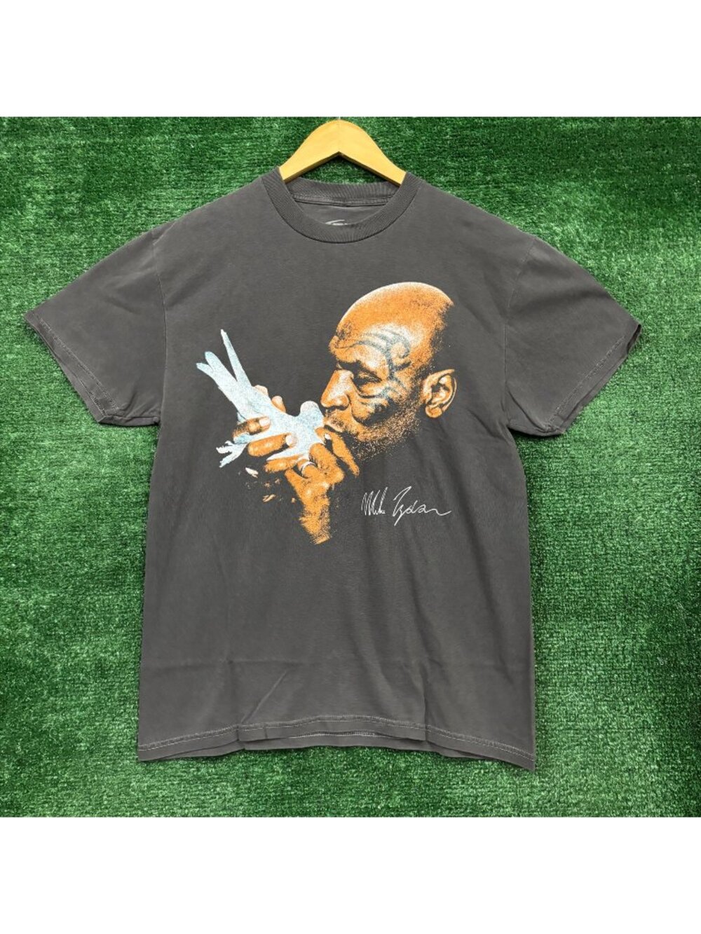 Mike Tyson Iron Mike Pigeon Kiss T-Shirt Size Medium
